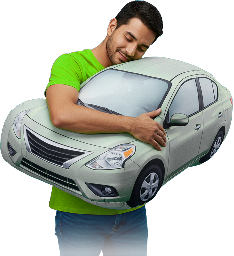 Persona abrazando un automovil para la portada principal de seguros de auto